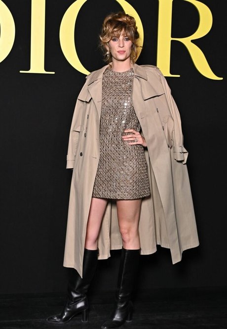 Maya Hawke erotic model pictures