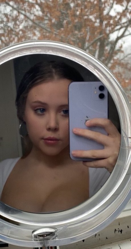 Emily Kyte erotic star img