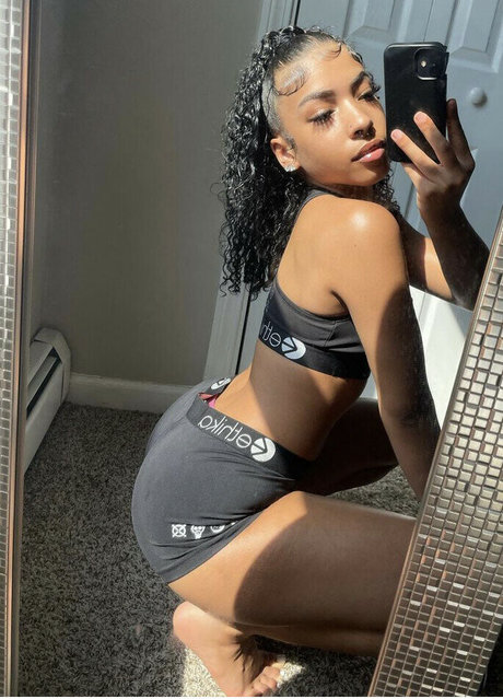 _daisy andrews_ pornstar top image