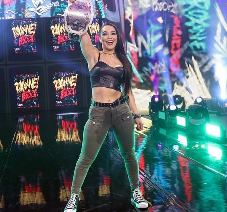 Roxanne Perez model free picture