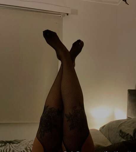 feetloretta beautiful star photos