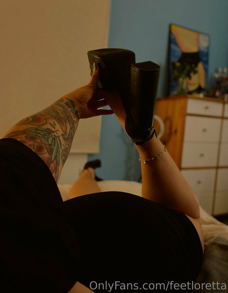 feetloretta nudes actress photos