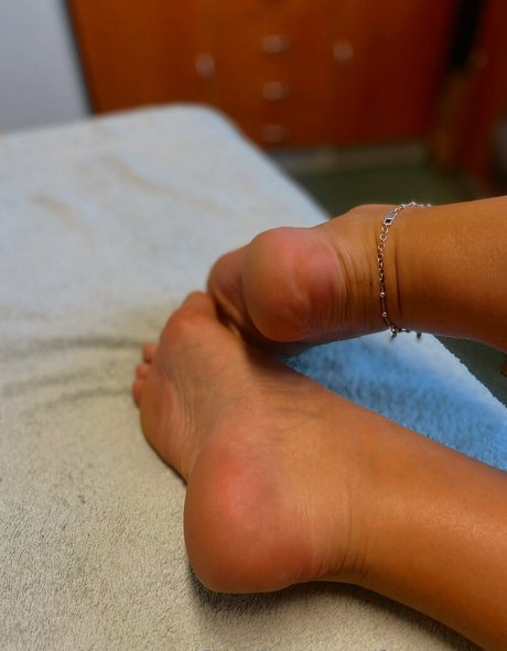 feetloretta model erotic image