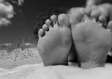 feetloretta nice model image