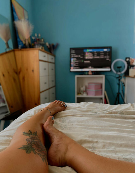 feetloretta model adult pictures