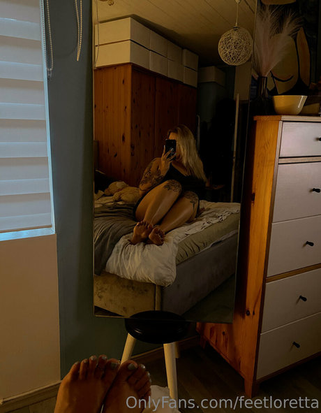 feetloretta nude actress picture