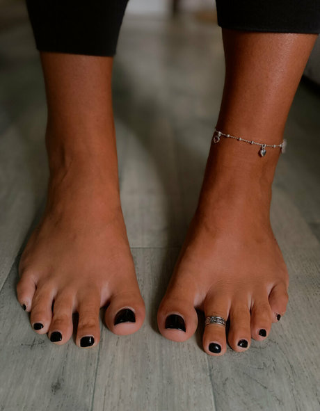 feetloretta pornstar high quality img