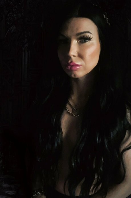 queenofthedollhouse adult actress photos