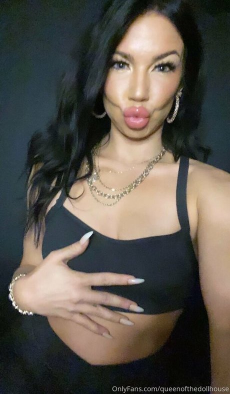 queenofthedollhouse pornstar top photo