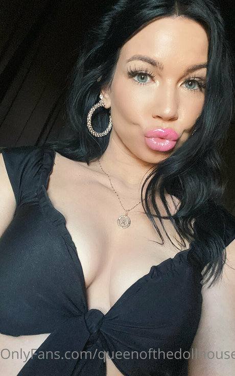 queenofthedollhouse erotic actress galleries