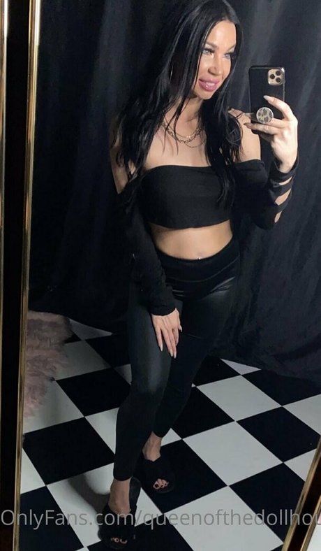 queenofthedollhouse star nice pic