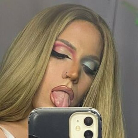 berriesaresweet model naked photos