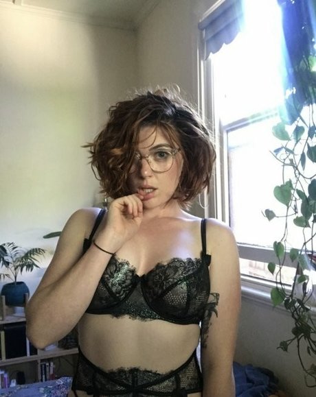 Frankie McNair pornographic model picture