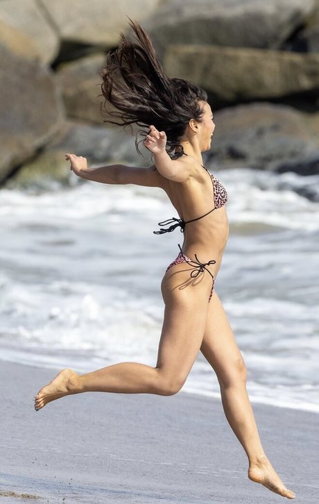 Vanessa Bauer model perfect images