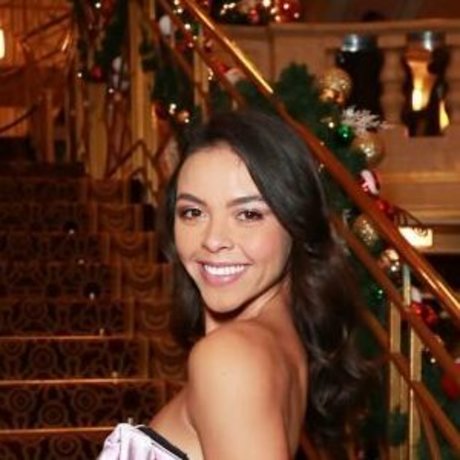 Vanessa Bauer hot actress galleries