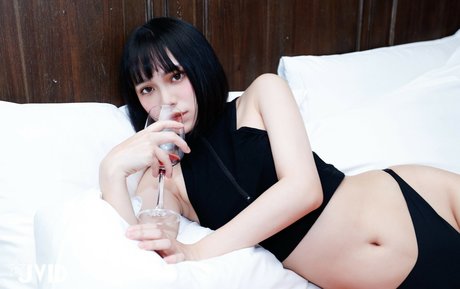 Itsukidevil722 nude model photos