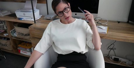 Ashley Alban pretty model img