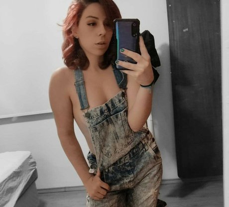 Ammyzitta model porn picture