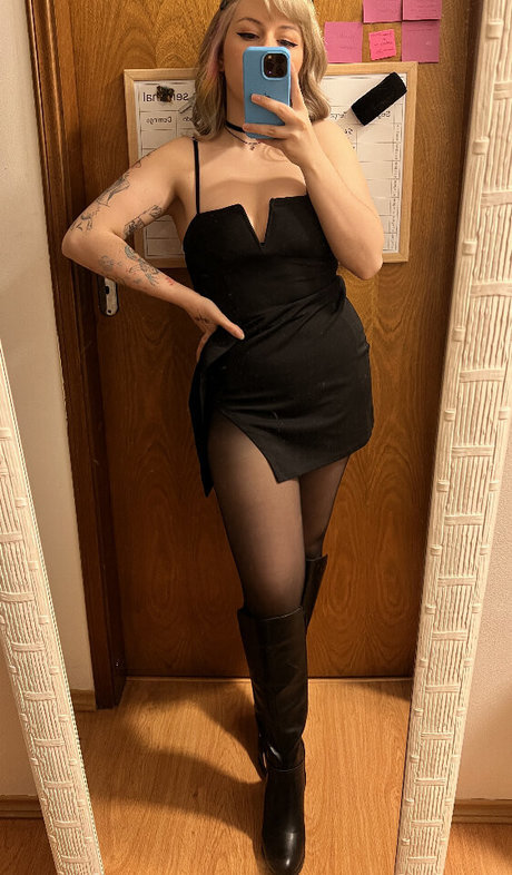 Ammyzitta perfect actress galleries