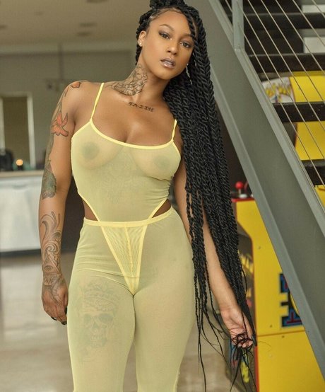 Mizz Twerksum pornstar images