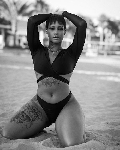 Mizz Twerksum model top pictures