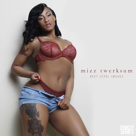 Mizz Twerksum model sex picture