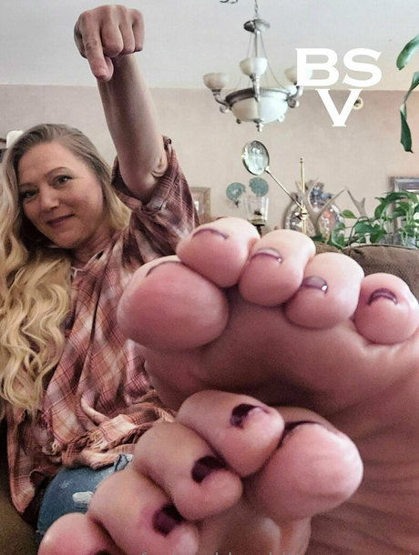 footgoddessbittavonsweet star img