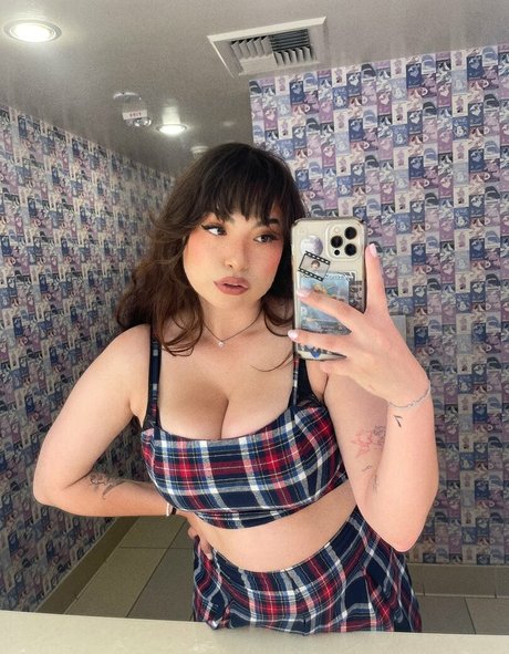 Jazziiraw model adult photos