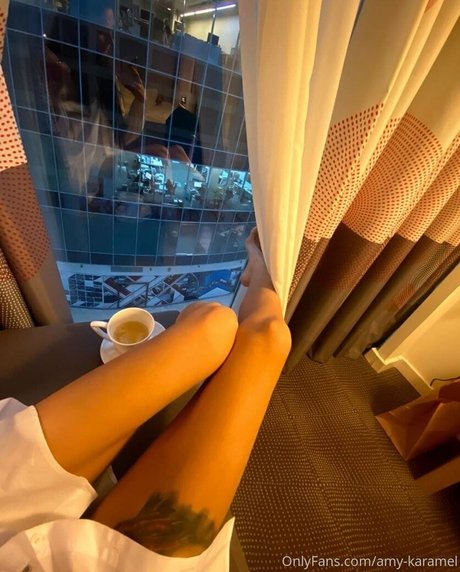 karamelka kat model pretty pic