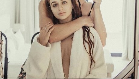 Joey King star art pictures