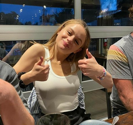 Joey King hot pornstar gallery