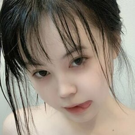 Annie Leonhardt nude actress img