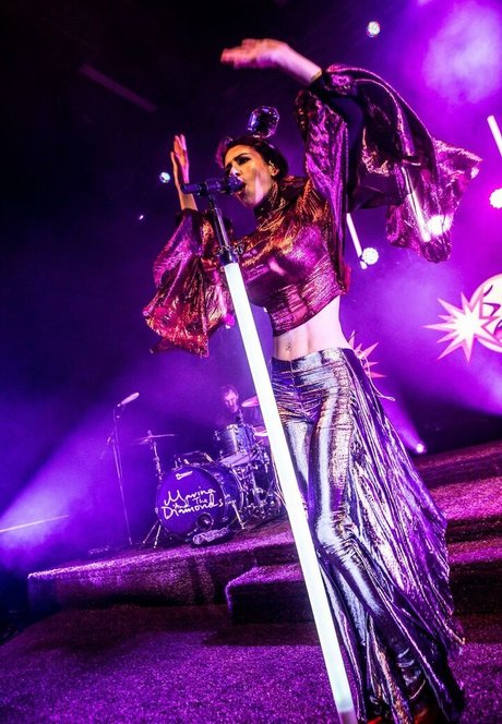 Marina Diamandis pretty model picture