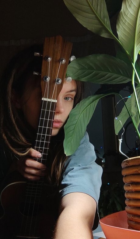 Beauty Bird nude actress pictures