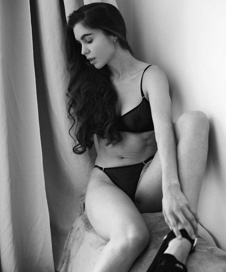 Effy Jones erotic star pic