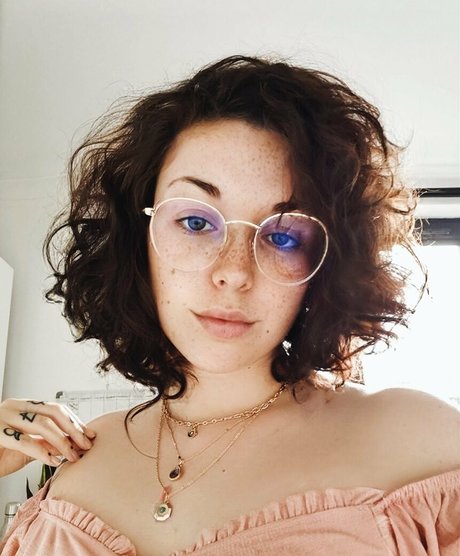 leahvonnoirefree model nice photo