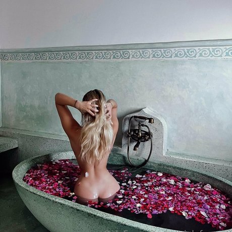 marielafemme star high quality image