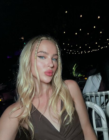 marielafemme nude model archive