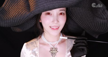 Eunzel ASMR erotic actress photo