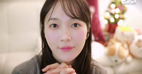 Eunzel ASMR model image