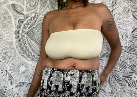 therealblackqueenraven pornstar top image