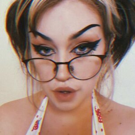 DemonGF star naked pic