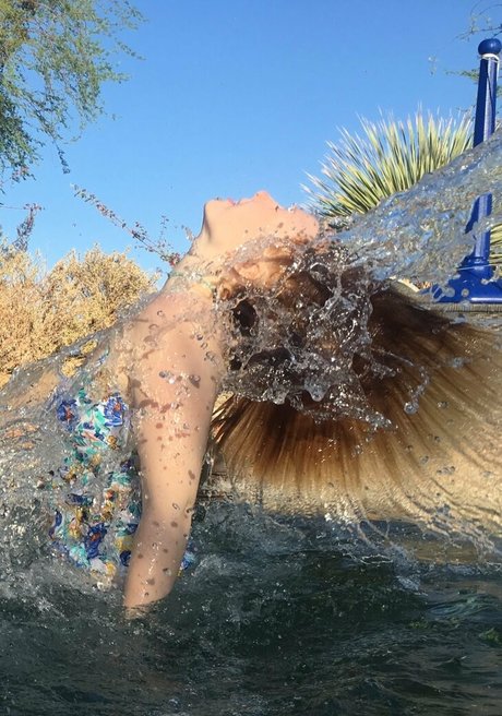 Molly Quinn erotic pornstar img