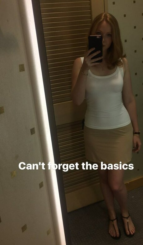 Molly Quinn star nudes picture