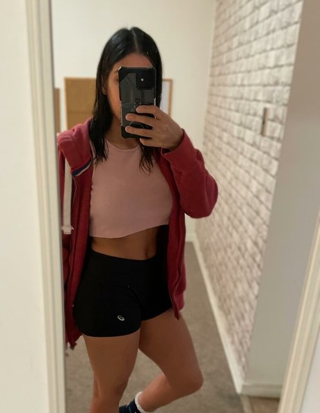 Sara Miller model hot pics