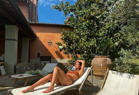 Morena Baccarin star nice photos