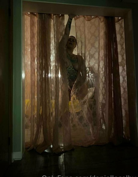 Danielle Colby pretty model pics