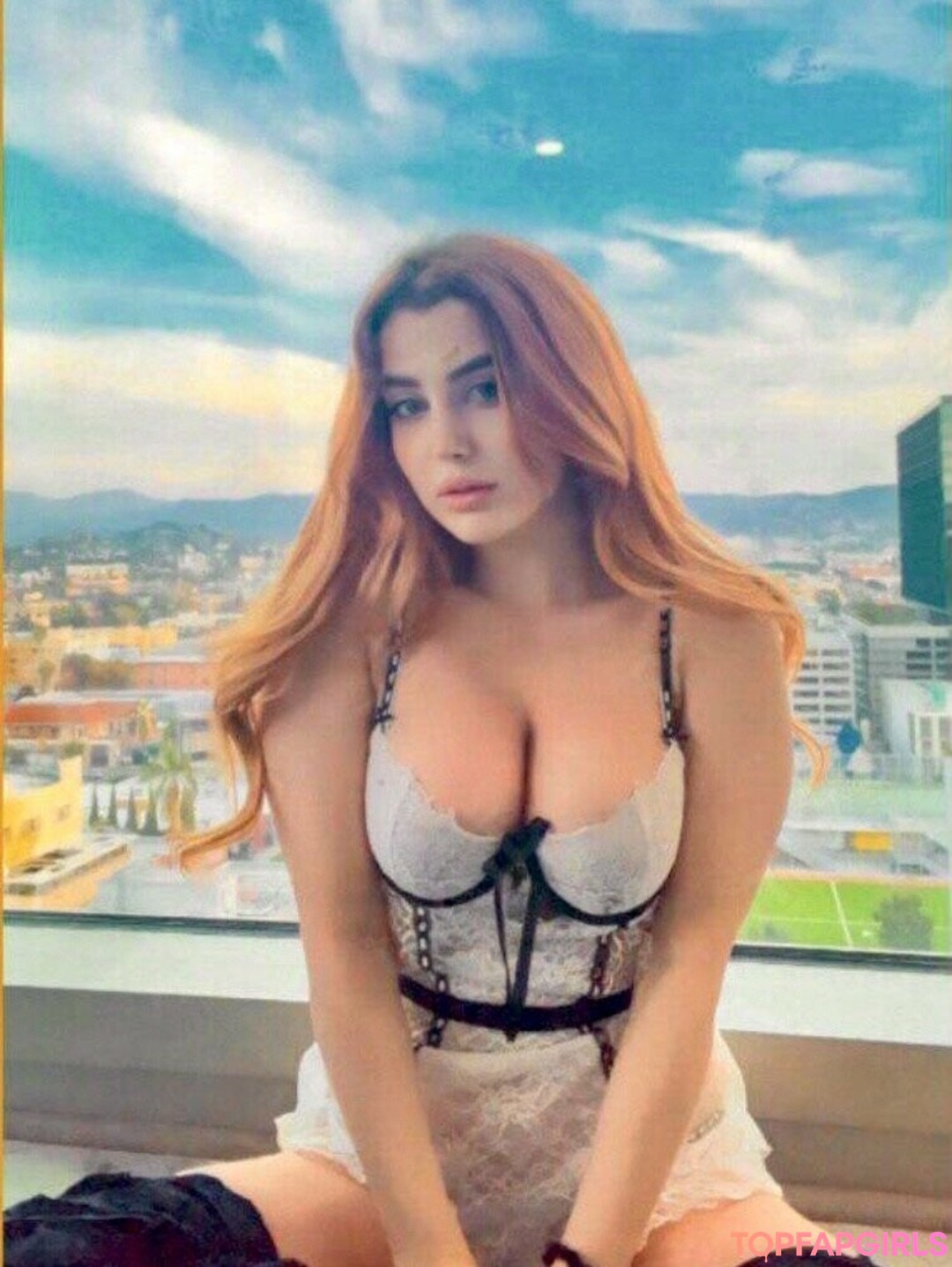 Gee Nelson star sexy pic