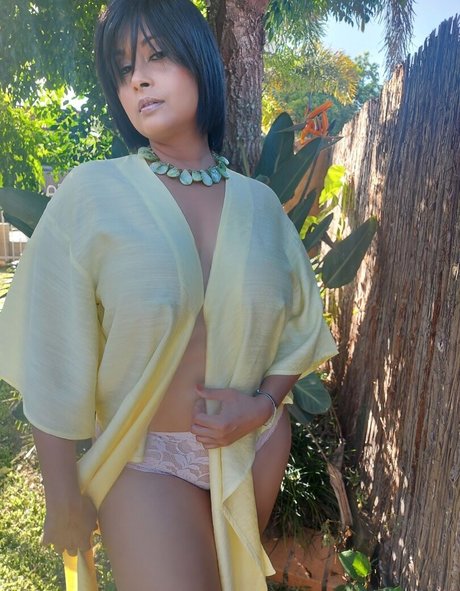 Aiysha Saagar model pornographic pics