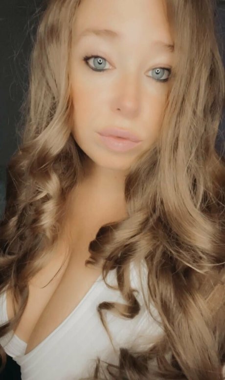 Ivy Mia perfect pornstar picture